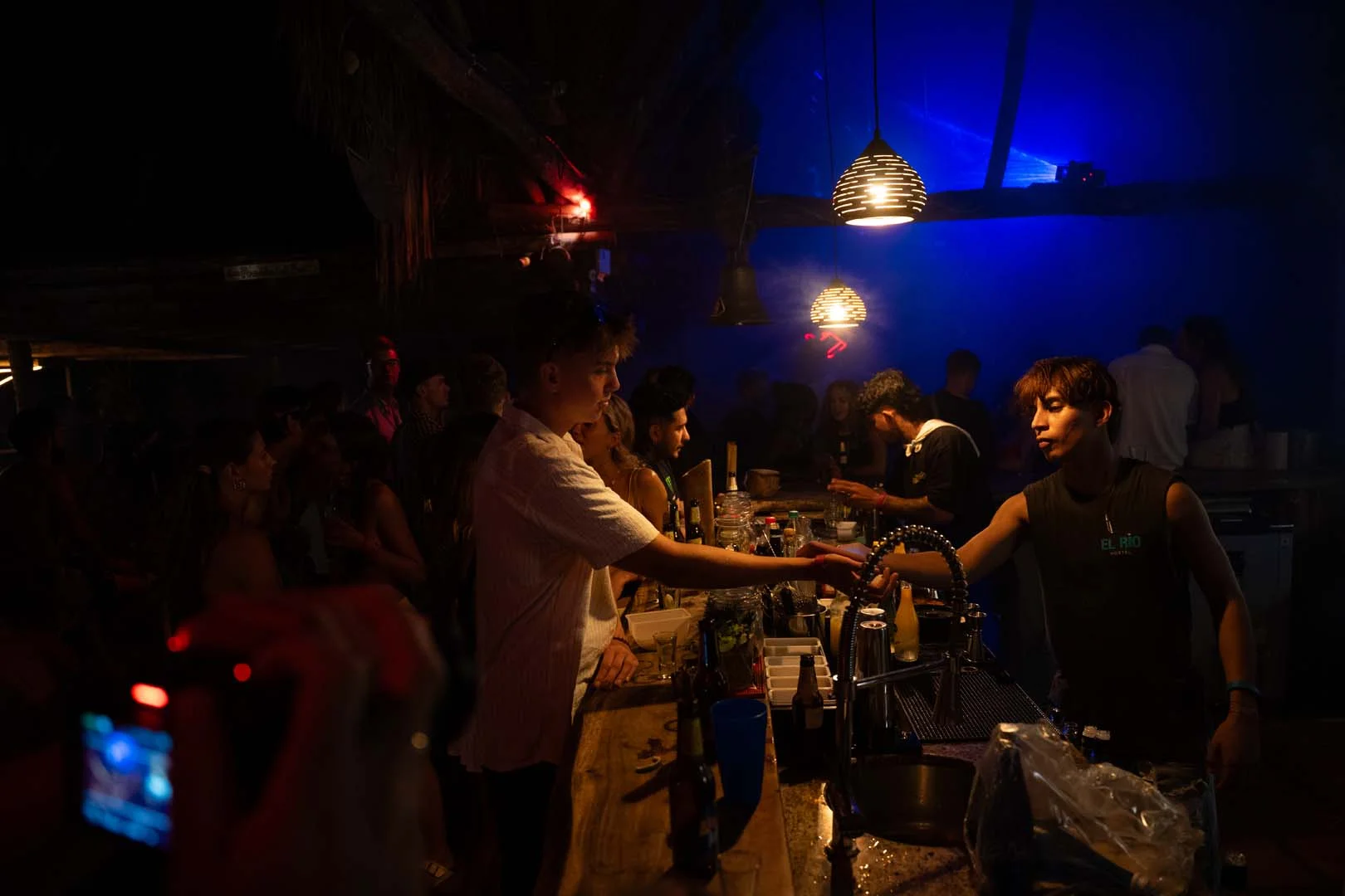 Man is paying with his Social Creative wristband at the bar